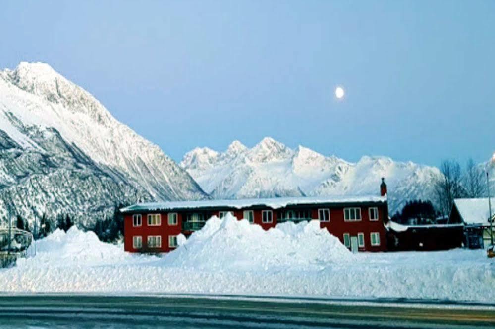 Totem Hotel And Suites Valdez Exterior foto