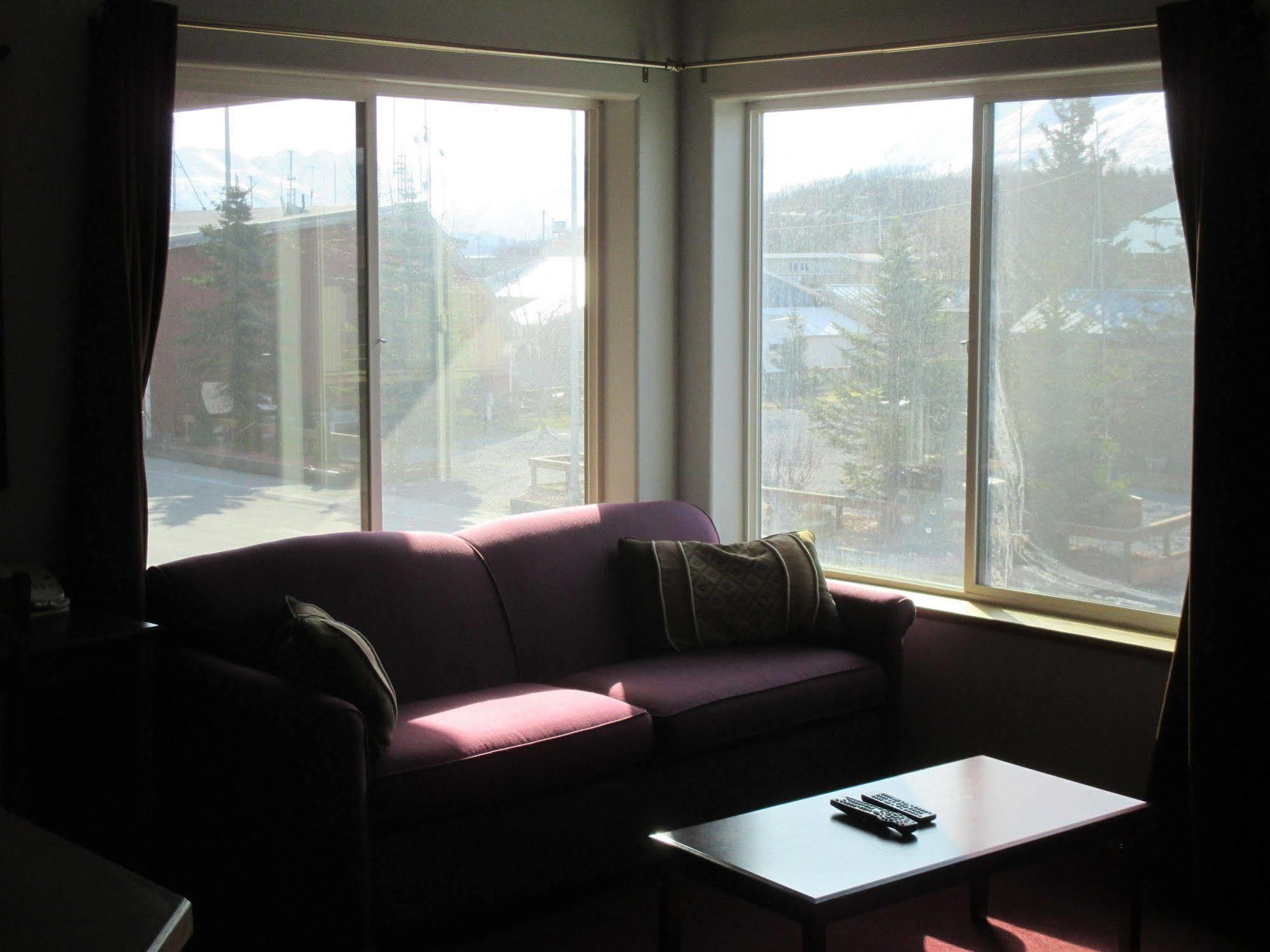 Totem Hotel And Suites Valdez Exterior foto