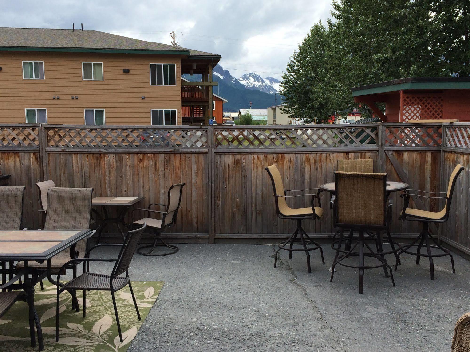 Totem Hotel And Suites Valdez Exterior foto